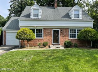 82 Halsey Dr, Old Greenwich, CT 06870