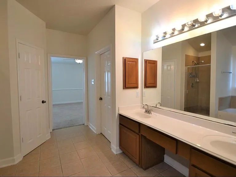 2110 Banfield Ct — Photo 36