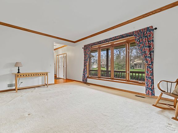 5th image of 504 Scott Ave