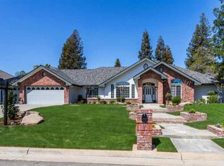 936 E Sutton Dr, Fresno, CA 93720