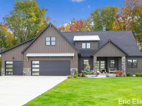 6270 Eaglewood Dr, Hudsonville, MI 49426