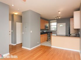 1421 W Jonquil Ter