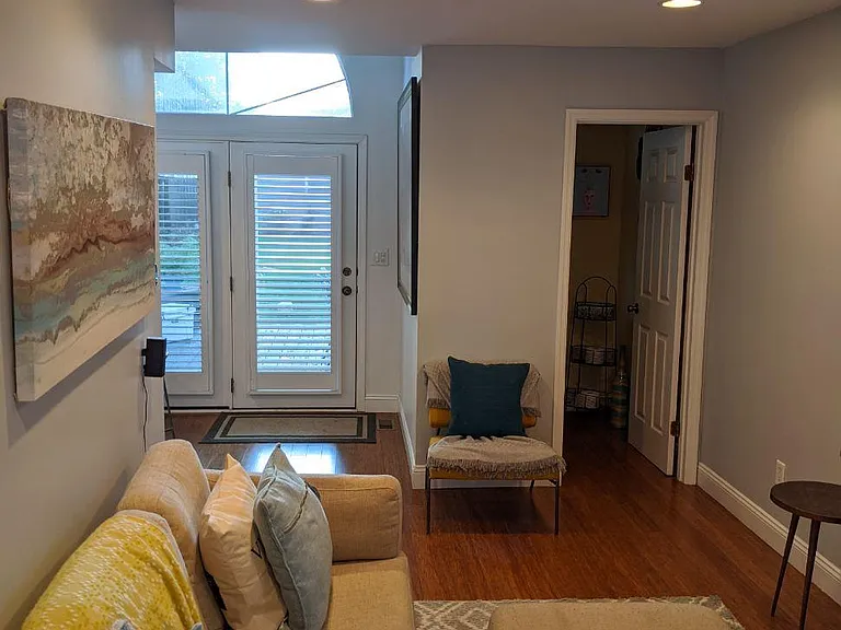 1034 Highland St — Photo 12