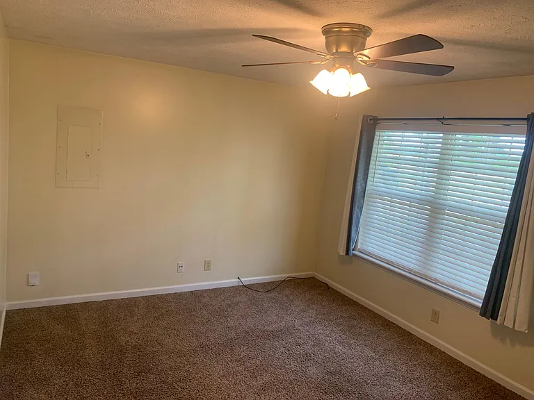 630 Stateline Rd — Photo 28