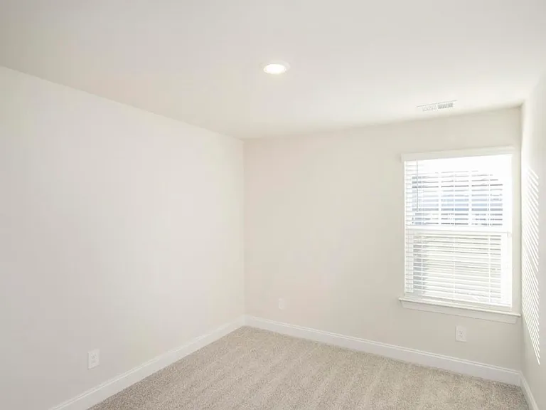 2304 Yukon Ct — Photo 16
