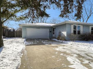 2050 Blueberry Ln, Aurora, IL 60506