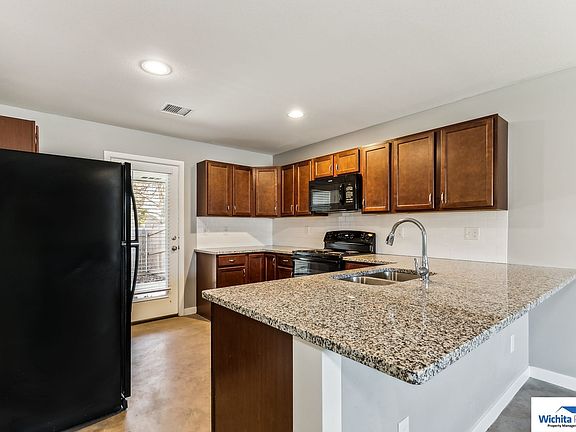 5th image of 131 N Joann St #1