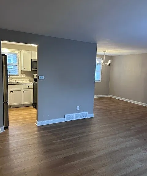 1827 Sussex Ct — Photo 1