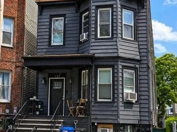 137 Manhattan Avenue image 1 of 4