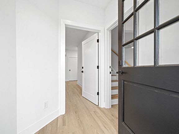 5th image of 118 Blackman St