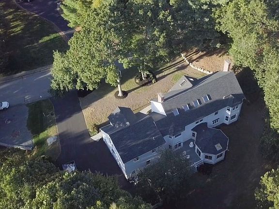 3rd image of 20 Wenlock Cir