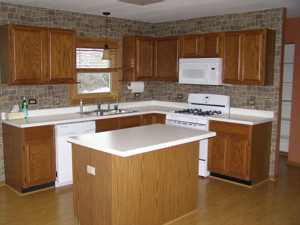 1st image of 101 W Honeysuckle Dr