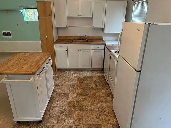 3rd image of 281 E Treasure Island Dr