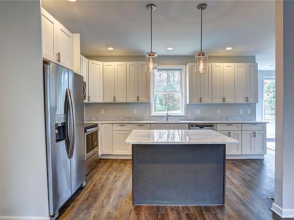 4th image of 2401 Lamb Ave