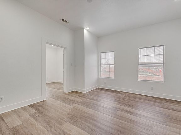 2nd image of 506 N Lancaster Ave Unit 506