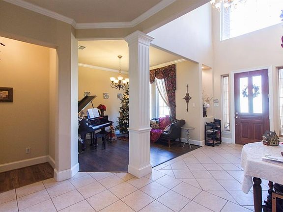 2nd image of 2926 Oak Point Dr