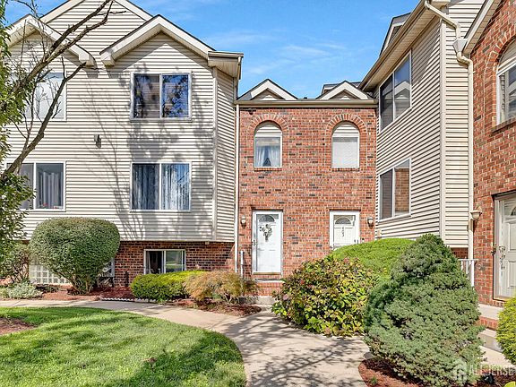 4th image of 402 Holly Dr