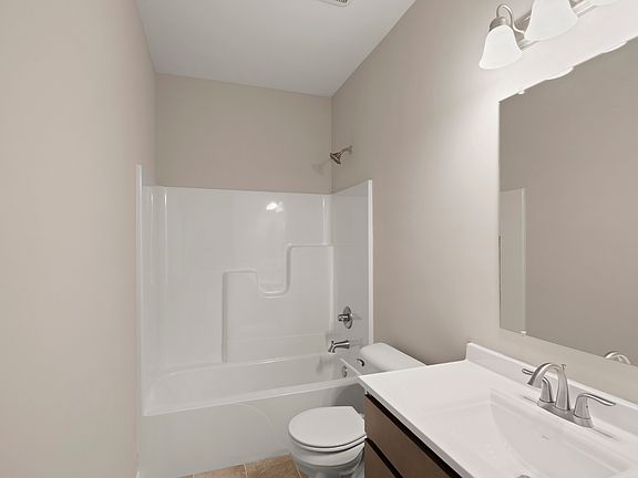 5th image of 11813 Putnam St