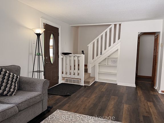 2nd image of 78 Yonge St N