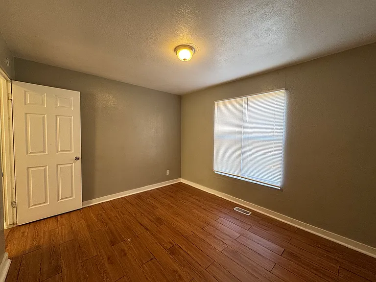 2038 NW 25th St #9 — Photo 13