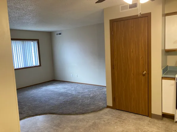 The Cumberland of Columbus. Modern look in a convenient location 1 & 2 bedroom apartments. Pet fr..., 3516 25th St #C-4, Columbus, NE 68601