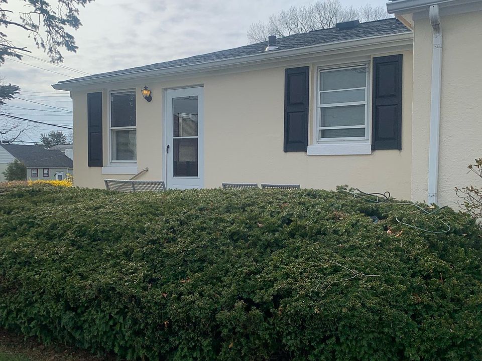 Home is in quiet area of Spring Lake Heights, yet close to shops, beaches, train and Parkway.