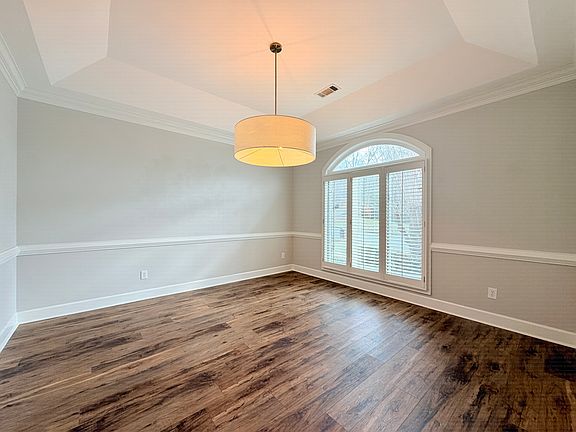 Dining Room 14'1 x 13'8