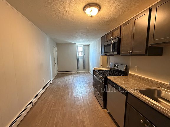 3rd image of 2 Woodlawn St #2R