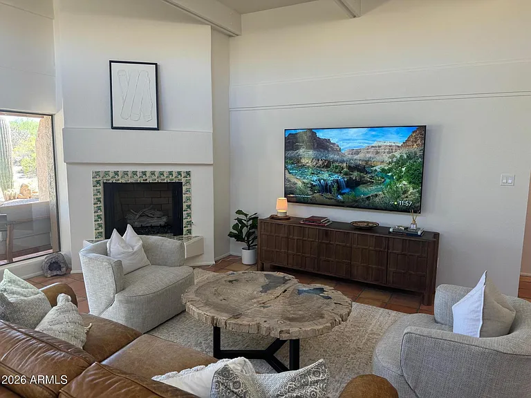 1725 E Staghorn Ln — Photo 8