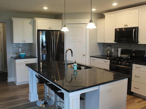 3rd image of 2921 Air Park Dr