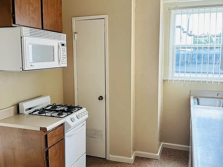 3468 J St — Photo 2