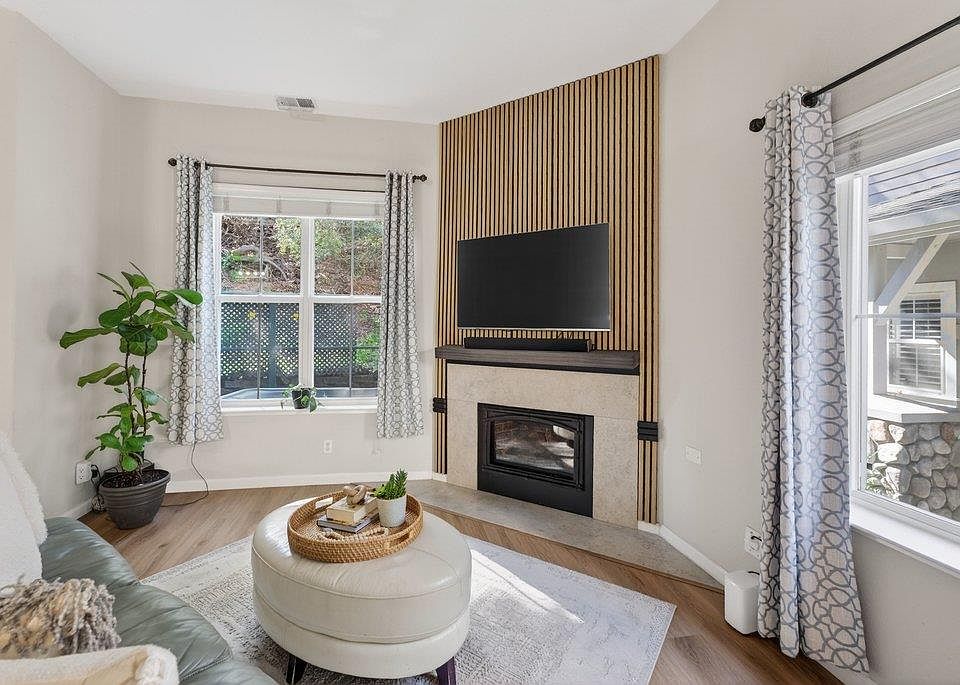 1st image of 22 Flora Ln