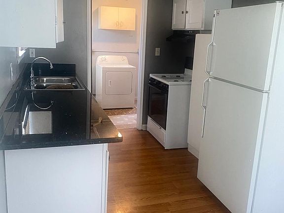 3rd image of 20601 Crystal Ave