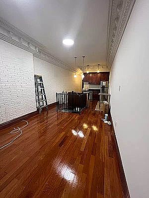 2nd image of 637 E 6th St #2RE