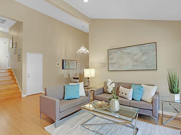 4th image of 20335 Northglen Sq