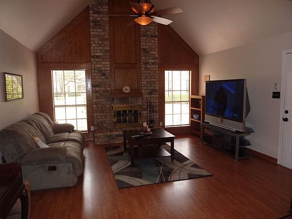 Vaulted Ceilings in Den