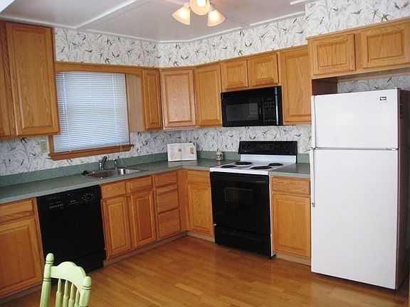 Updated kitchen with all appliances