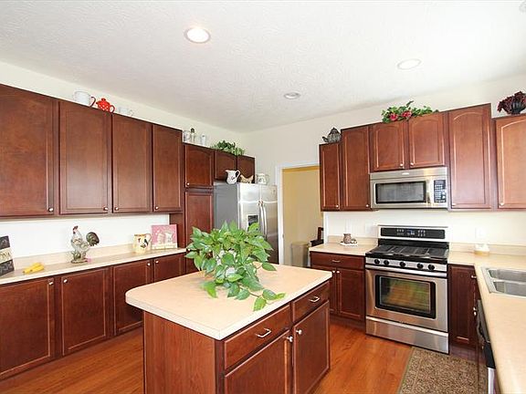 3rd image of 5344 Autumn Oak Dr