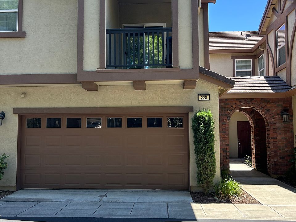 1st image of 228 W Lucita Way