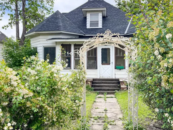 402 1st St NE, Little Falls, MN 56345