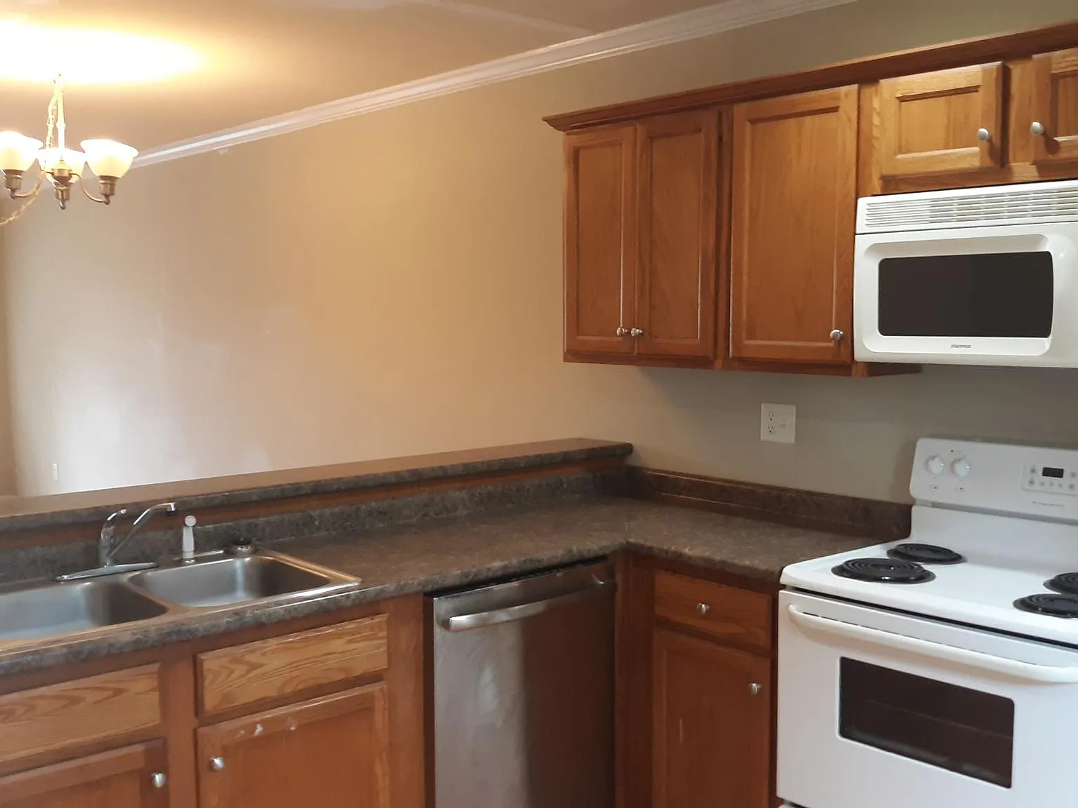 2 bed, 2.5 bath, 1120 sqft, $1,395 — Photo 2