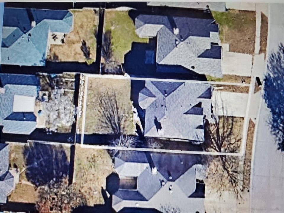 2nd image of 2928 Dover Dr
