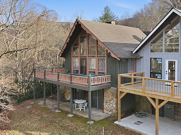 4th image of 3 Berkshire Ln #5