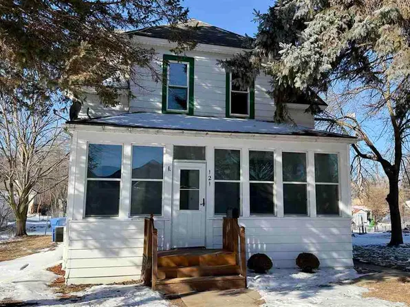 121 Webster St N, Kasota, MN 56050