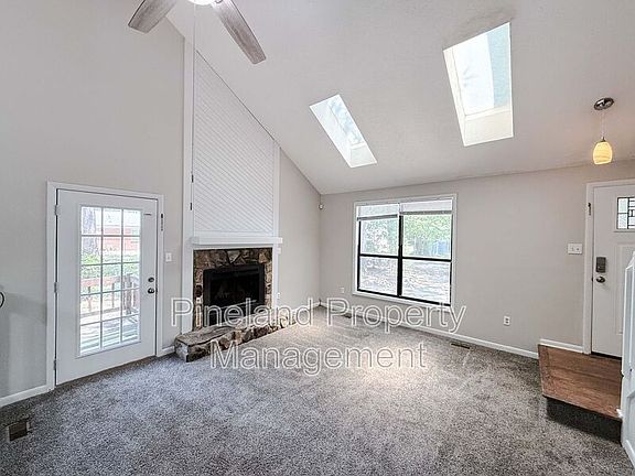 4th image of 374 Wilder Dr
