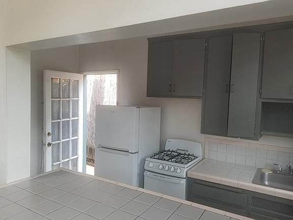 4th image of 537 Rose Ave