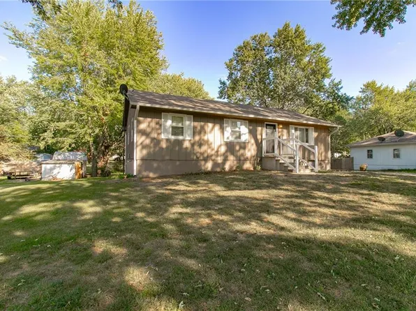 1403 S Pine St, Holden, MO 64040