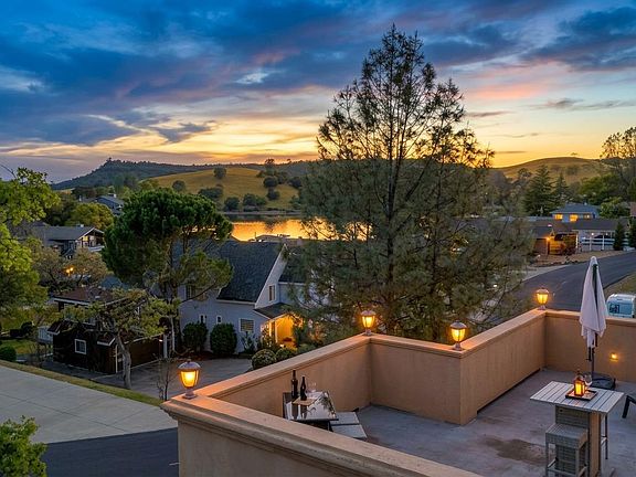 3rd image of 483 Sunrise Rd