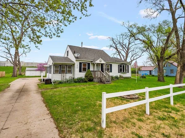 1907 6th St, Evansdale, IA 50707