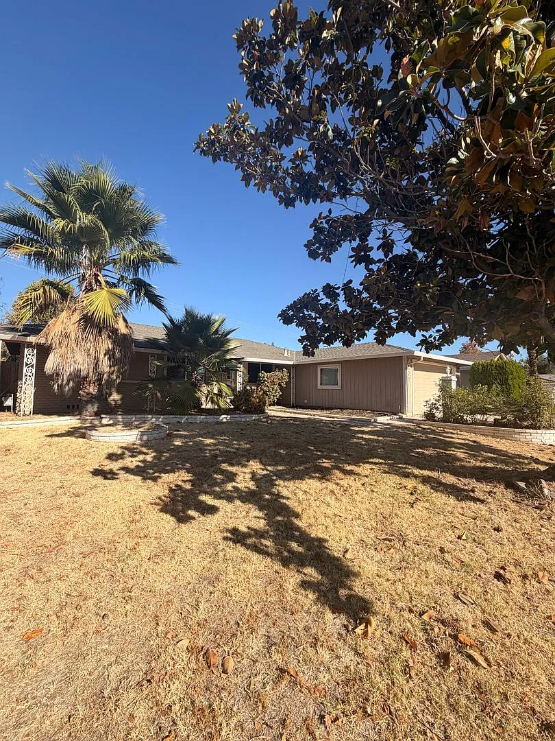Adorable 3 bedroom, 2 bathroom home in Foothill Farms — Photo 1